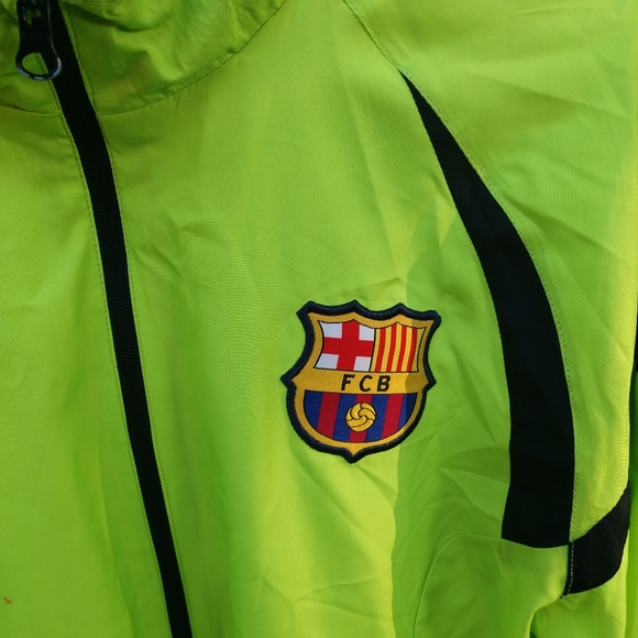 Barcelona Soccer Jacket M Green/Black High Visibility FCB - Picture 2 of 6